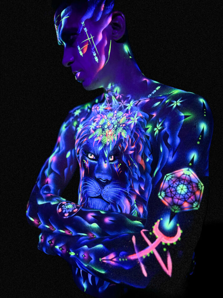 Bodypainting fluo animal totem